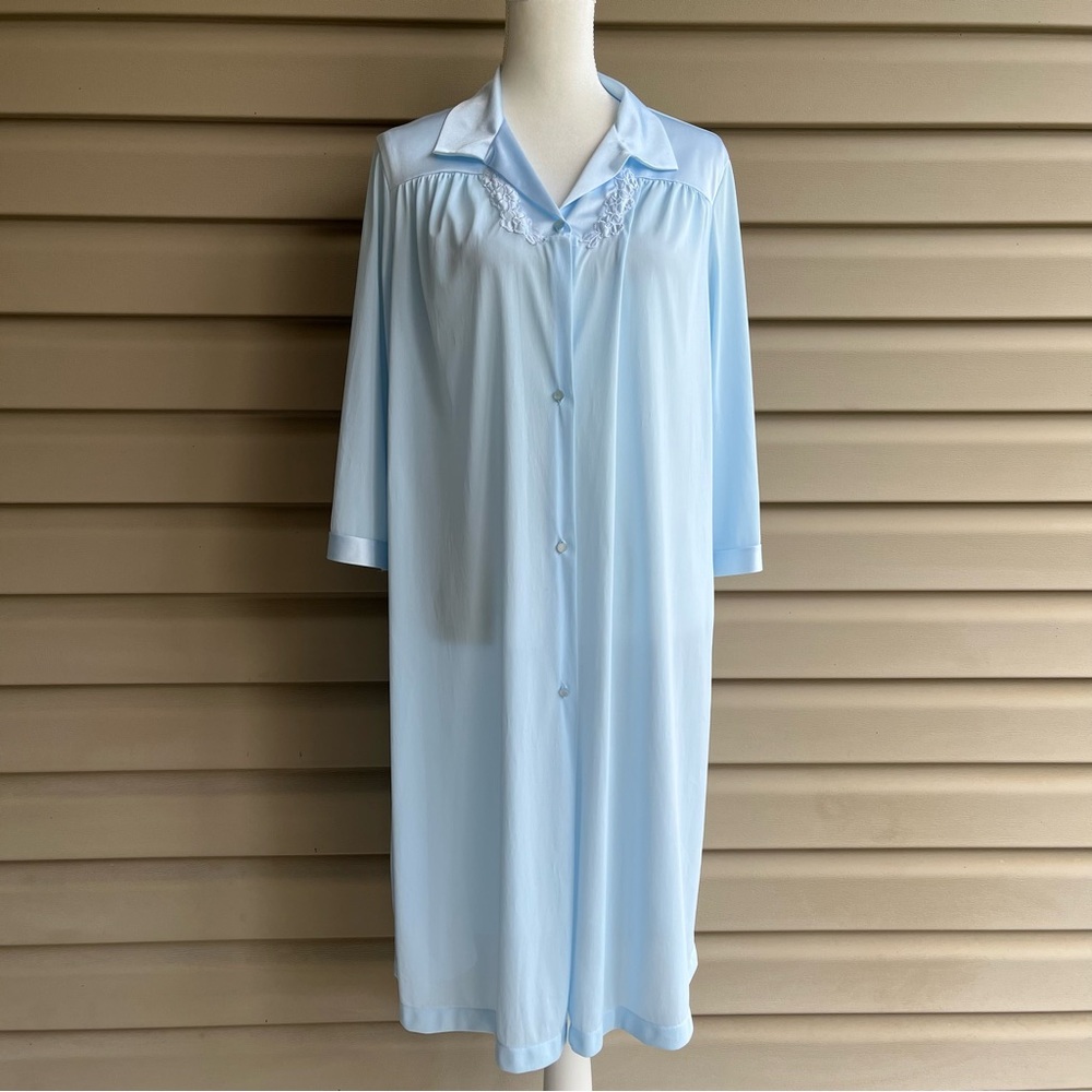 •Vanity Fair• Light Blue Button Front Nylon Robe - Size Medium